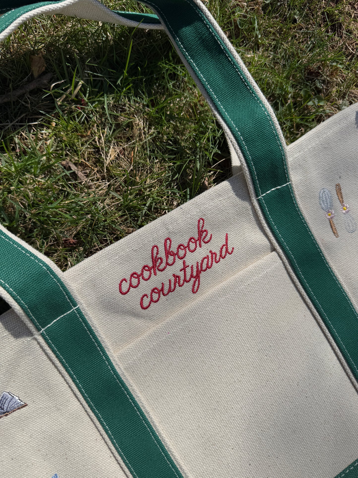 Cookbook Courtyard x Knotty But Sweet: The Farmer's Market Tote